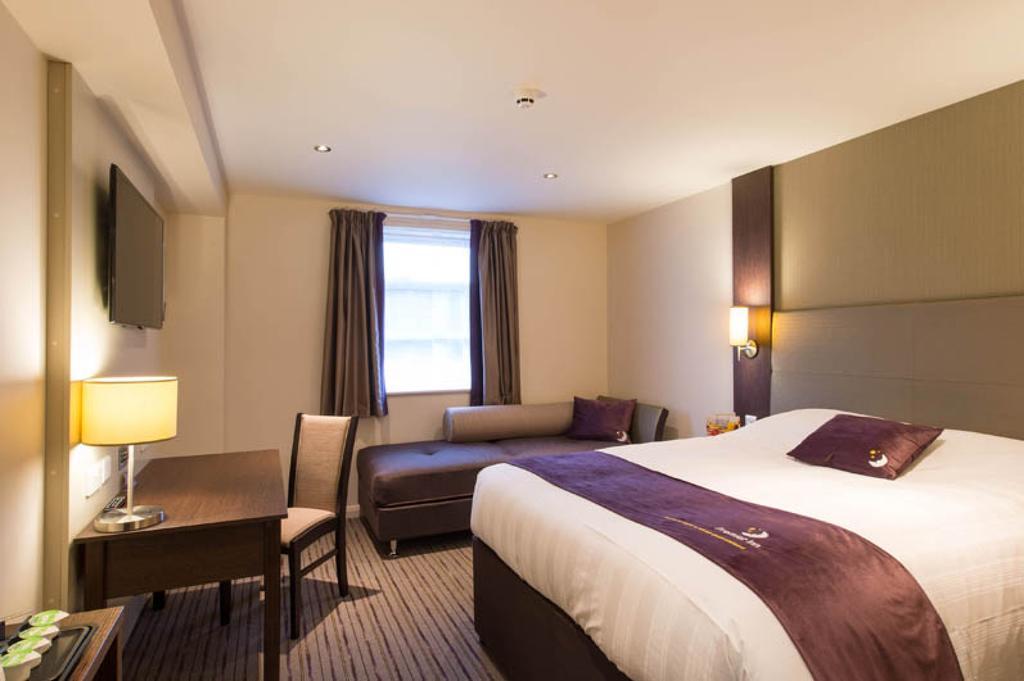Premier Inn Ленчестър Екстериор снимка
