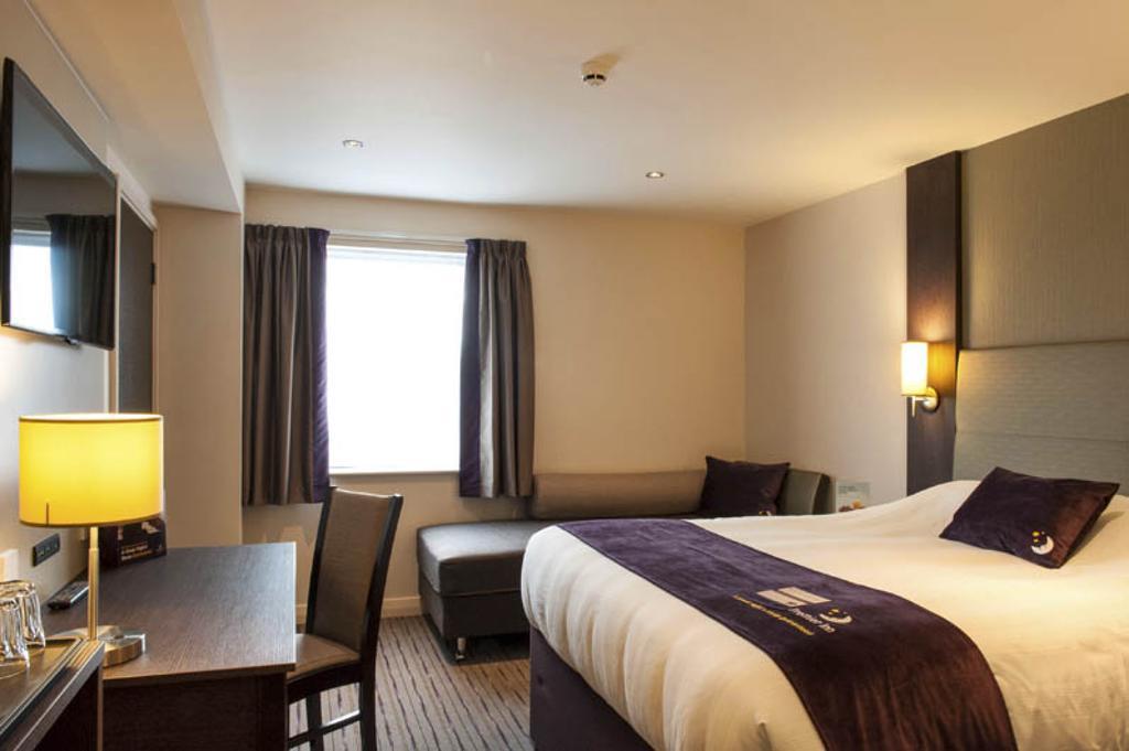 Premier Inn Ленчестър Екстериор снимка