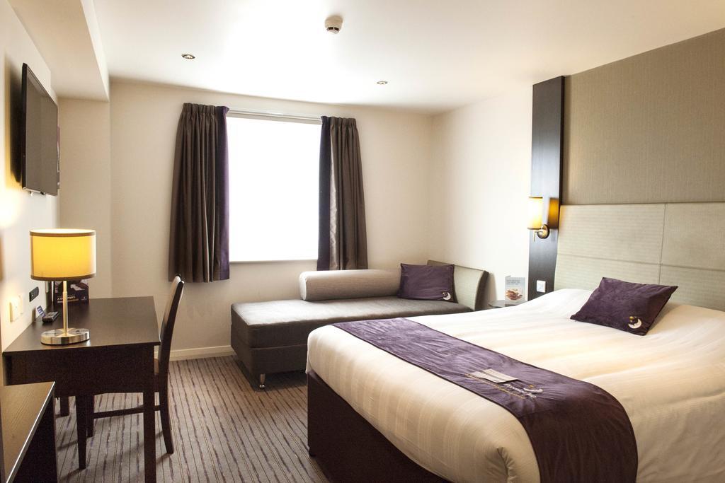 Premier Inn Ленчестър Екстериор снимка