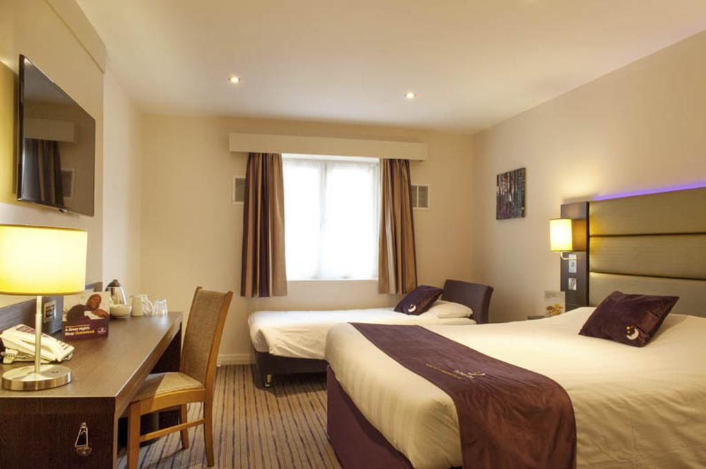 Premier Inn Ленчестър Екстериор снимка