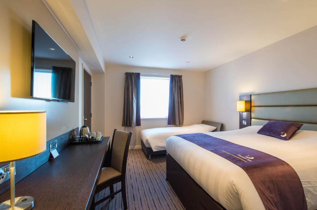 Premier Inn Ленчестър Екстериор снимка