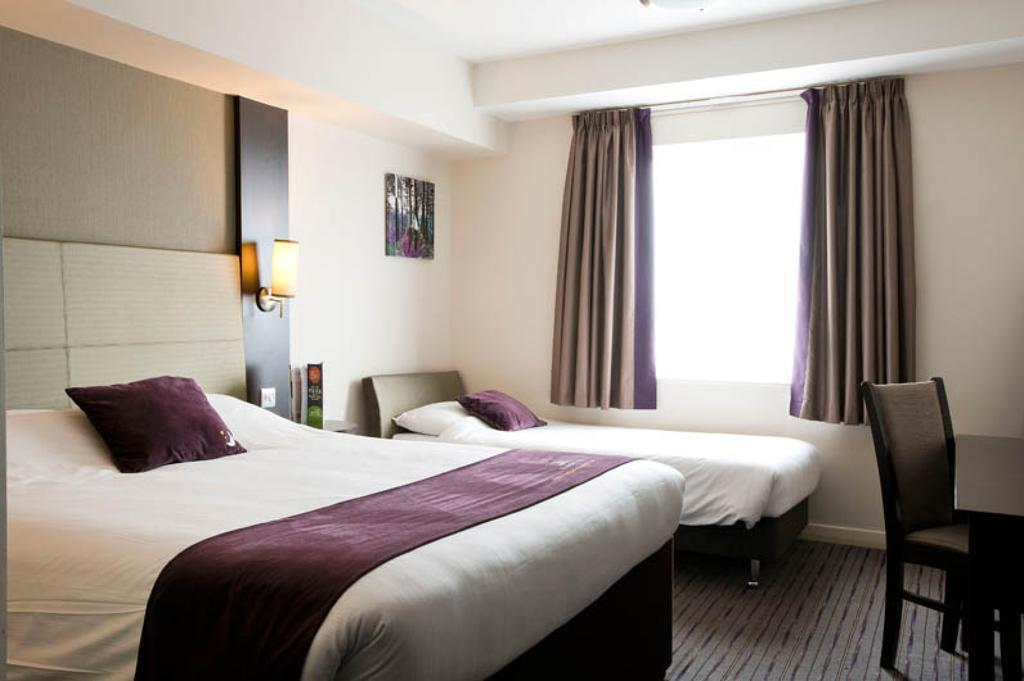 Premier Inn Ленчестър Екстериор снимка