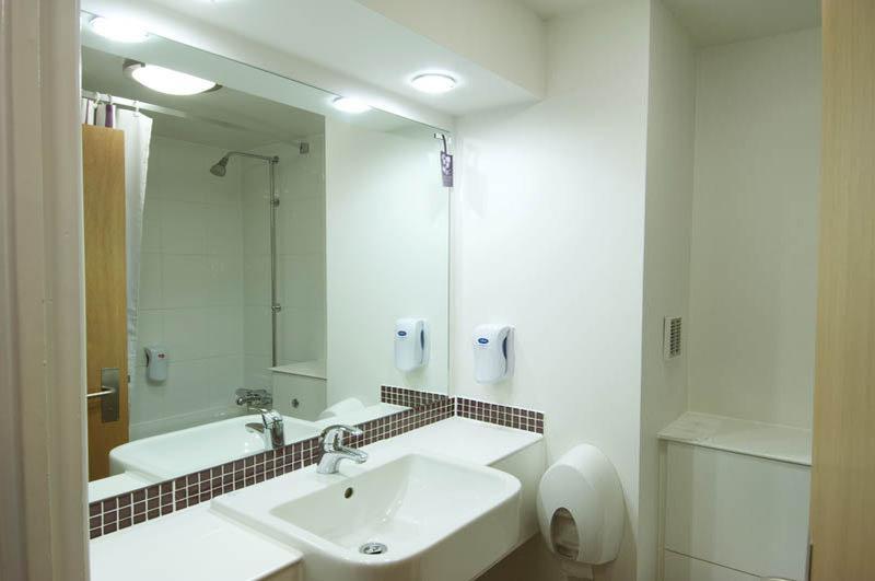 Premier Inn Ленчестър Екстериор снимка