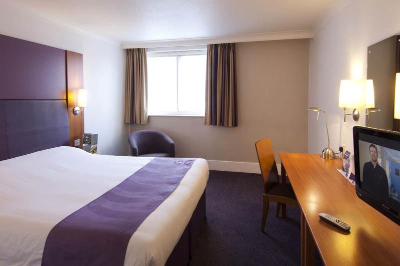 Premier Inn Ленчестър Екстериор снимка