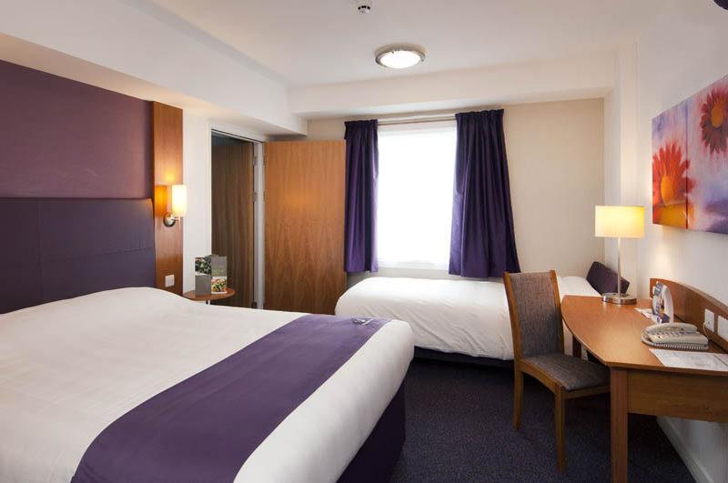 Premier Inn Ленчестър Екстериор снимка