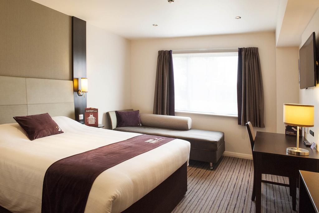 Premier Inn Ленчестър Стая снимка